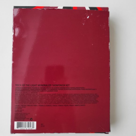 NEW! MAC TRICK OF THE LIGHT MINERALIZE SKINFINISH KIT - Picture 6 of 9